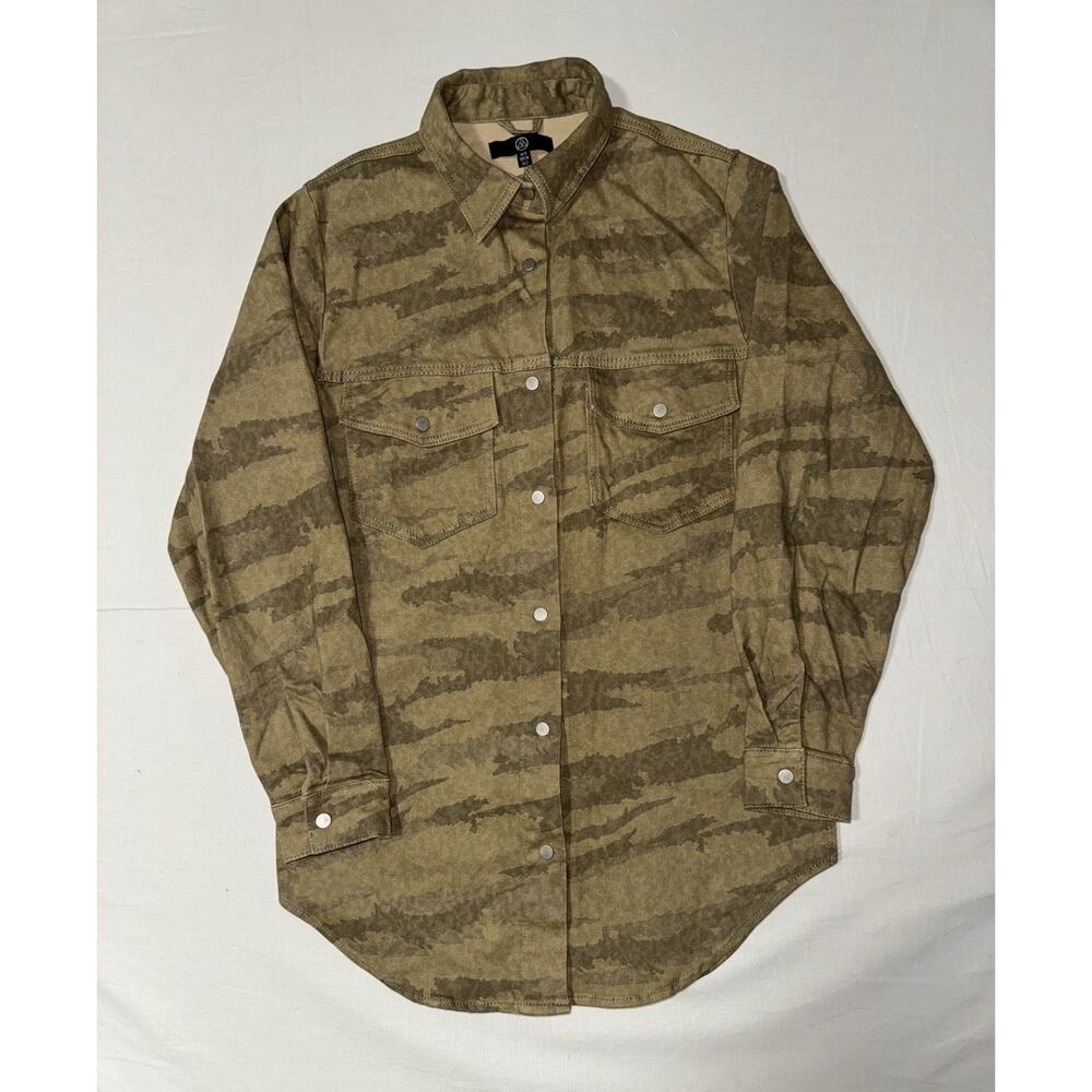 Missguided Women’s camouflage print Jacket Size 2